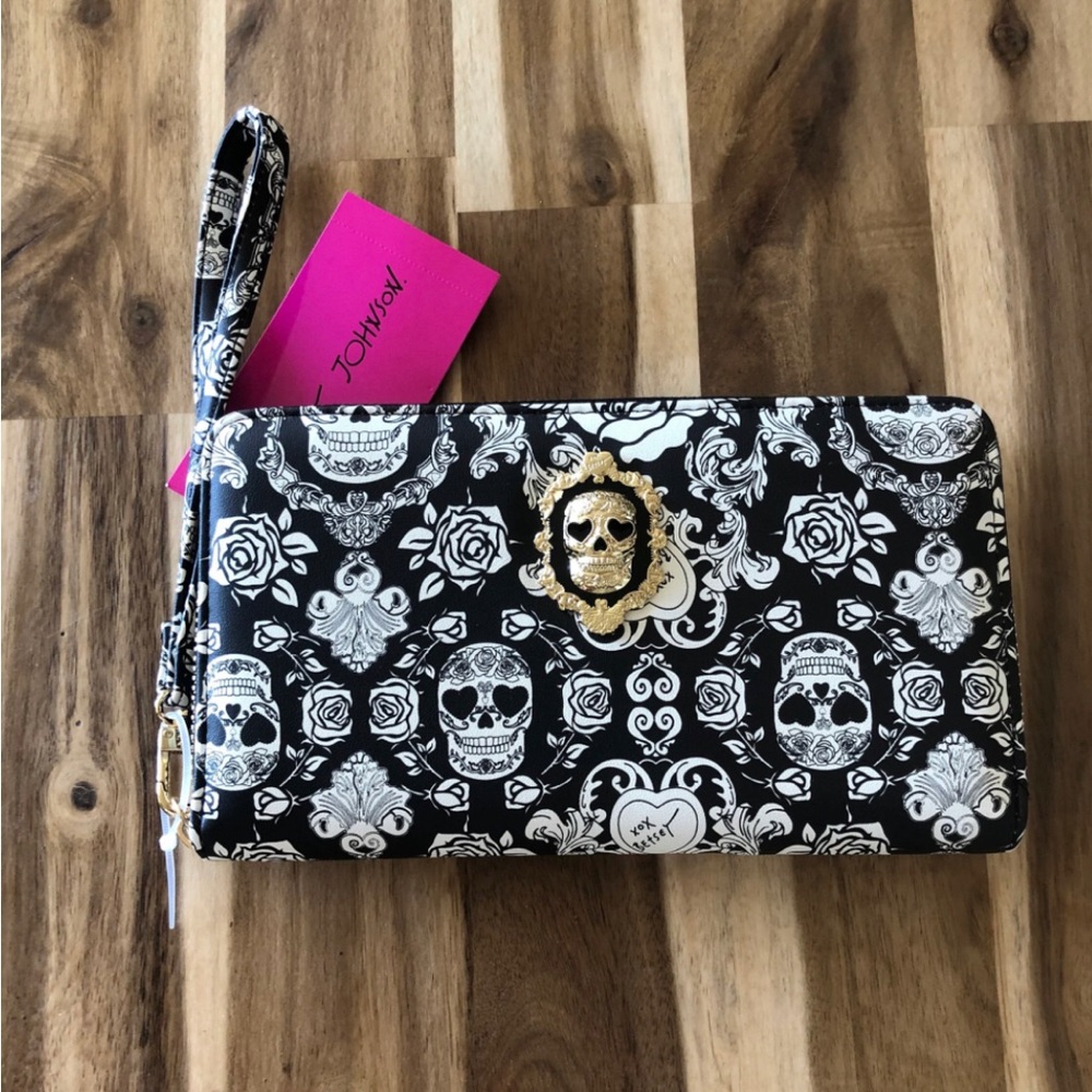Betsey Johnson metal sugar skull sign wallet wristlet bag purse gift